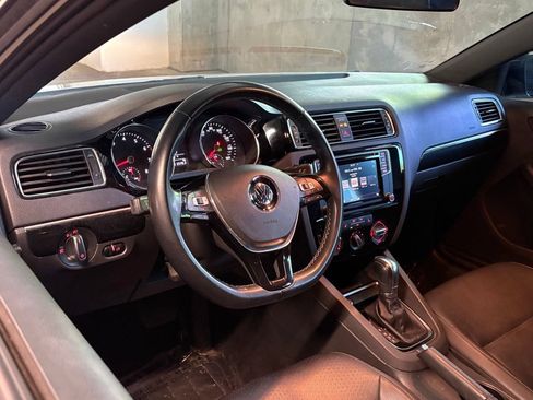 Used 2018 Volkswagen Jetta Sport FWD image 4