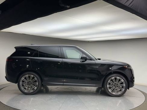Used 2024 Land Rover Range Rover Sport SE AWD/4WD image 9