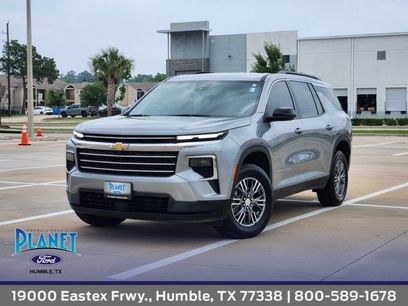 Used 2025 Chevrolet Traverse LT