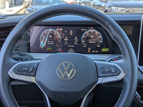 New 2026 Volkswagen Tiguan SE AWD/4WD image 24