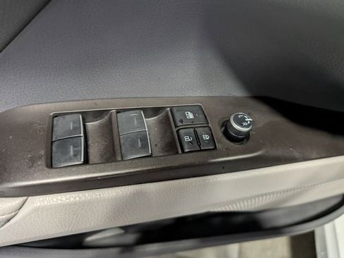 Used 2023 Toyota Camry XSE FWD image 13