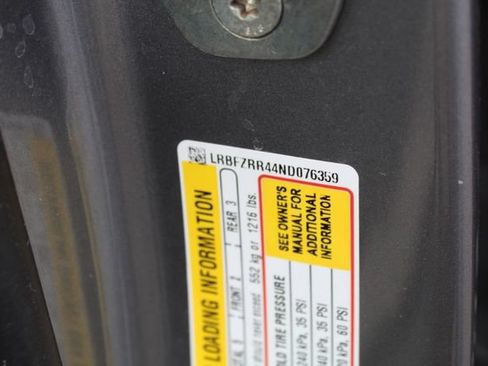 Used 2022 Buick Envision Avenir w/ Technology Package II FWD image 40