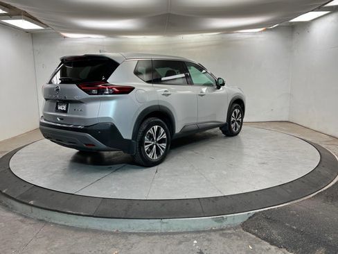 Used 2021 Nissan Rogue SV image 5