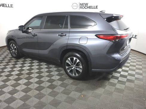 Used 2023 Toyota Highlander XLE image 8