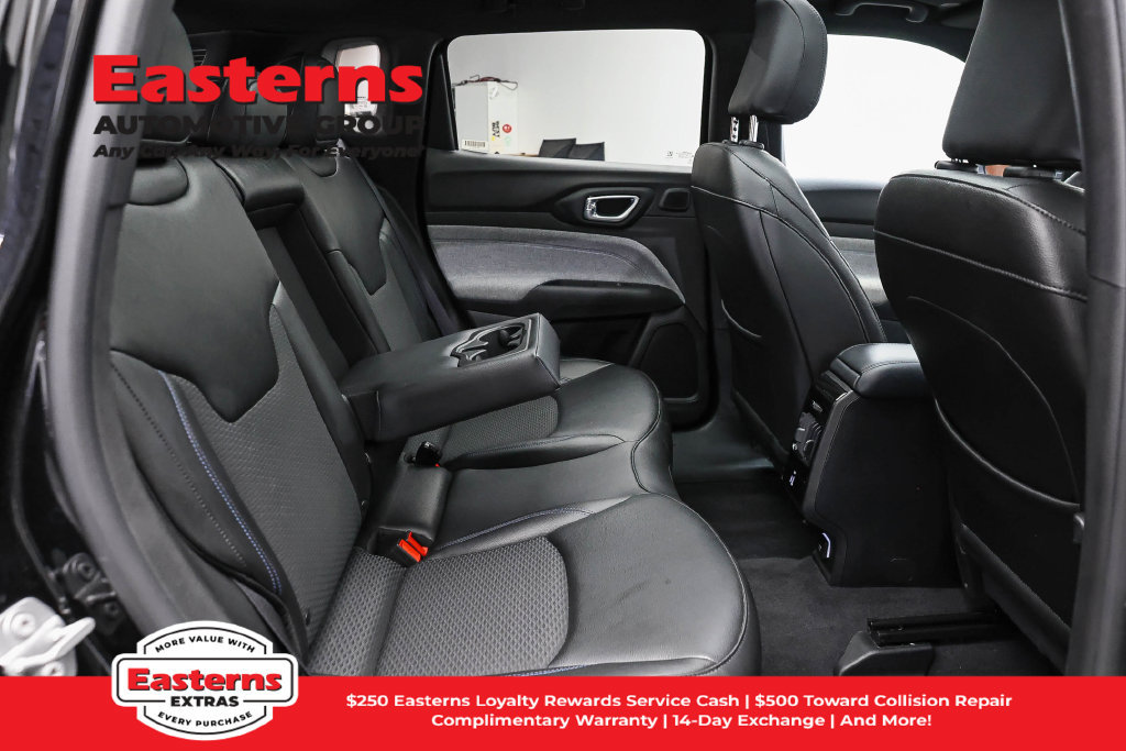 Used 2025 Jeep Compass Latitude w/ Sun & Sound Group AWD/4WD image 24
