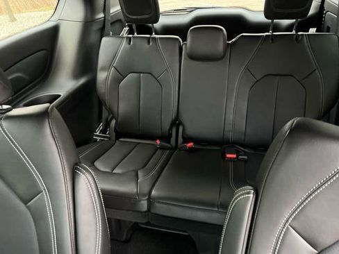 New 2026 Chrysler Pacifica Select image 17
