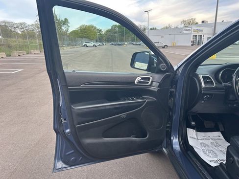 Used 2020 Jeep Grand Cherokee Limited AWD/4WD image 12