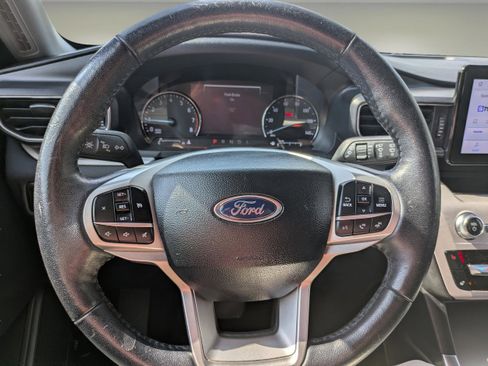 Used 2023 Ford Explorer XLT w/ Equipment Group 202A RWD image 19