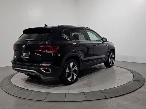 Certified 2024 Volkswagen Taos SE image 6