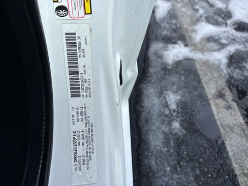 Used 2011 Chrysler 200 Limited image 32