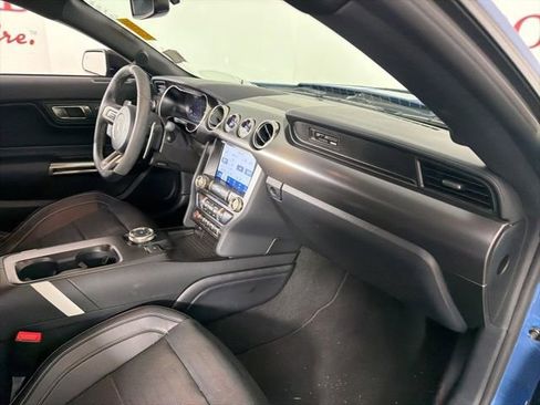 Used 2021 Ford Mustang Shelby GT500 w/ Technology Package RWD image 17