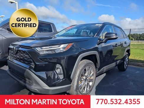 Used 2023 Toyota RAV4 XLE Premium FWD image 5