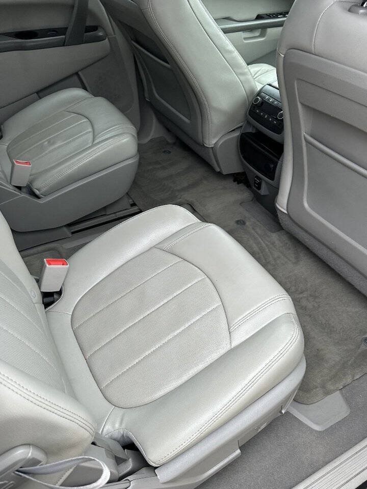 Used 2016 Buick Enclave Premium w/ Experience Buick Package FWD image 7