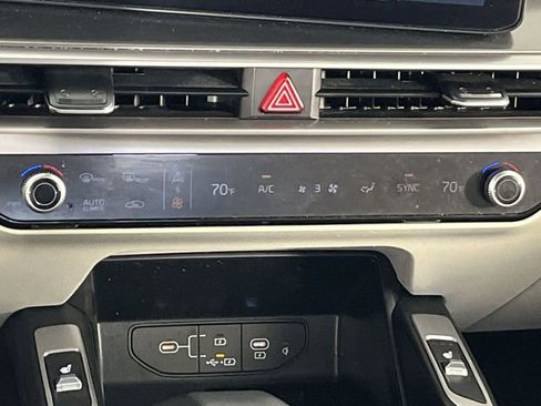 Certified 2025 Kia Sorento EX w/ Panoramic Sunroof Package FWD image 19