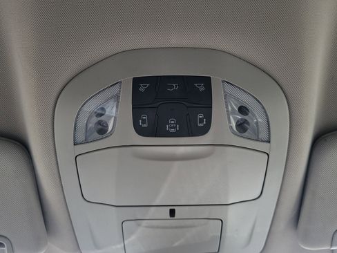Used 2023 Chrysler Pacifica Touring-L image 30