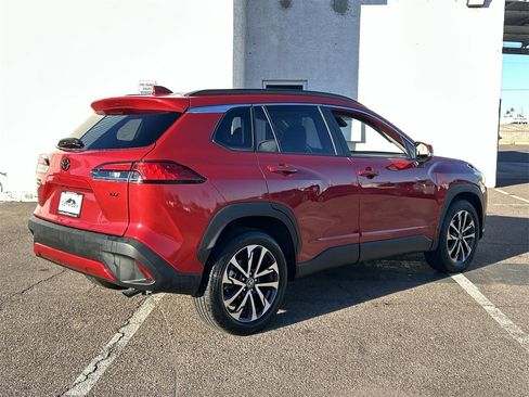 Used 2022 Toyota Corolla Cross XLE image 5