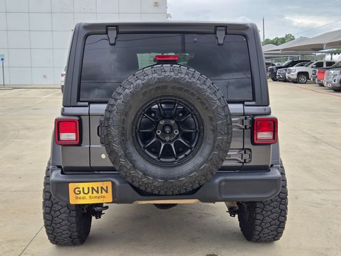 Used 2018 Jeep Wrangler Unlimited Sport S AWD/4WD image 6