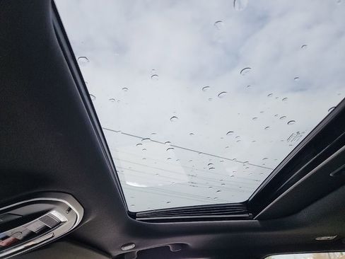 Certified 2024 Jeep Grand Cherokee Altitude image 3