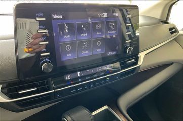 Used 2023 Toyota Sienna XLE FWD image 10