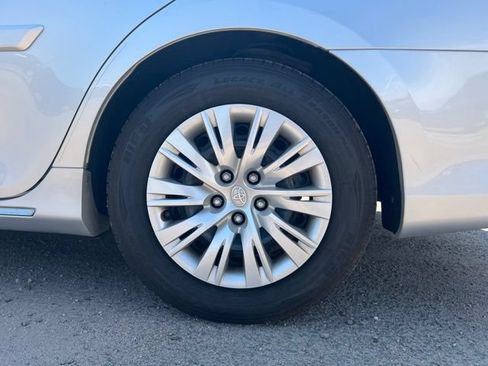 Used 2014 Toyota Camry LE FWD image 12