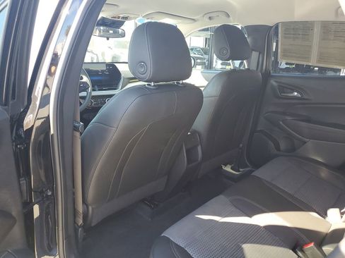 Used 2025 Chevrolet Trax LT image 14