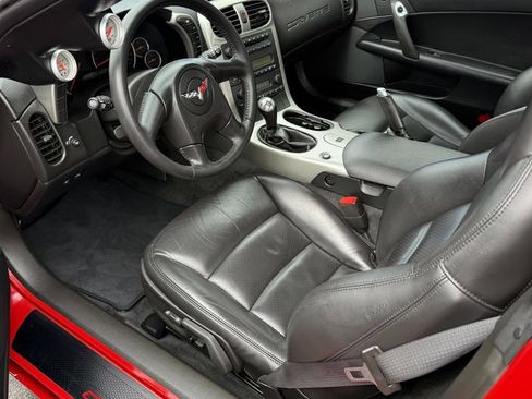 Used 2005 Chevrolet Corvette Coupe w/ Preferred Equipment Group RWD image 3