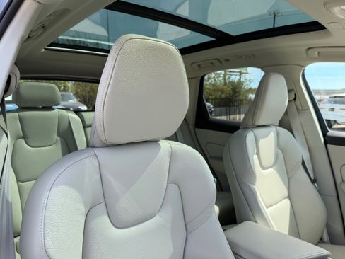 Certified 2023 Volvo XC60 B5 Plus w/ Climate Package image 11