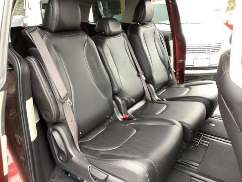 Used 2024 Kia Carnival LX image 33