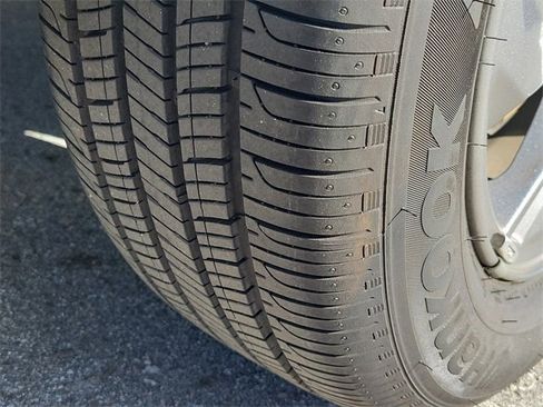 Certified 2025 Hyundai Elantra SE image 23