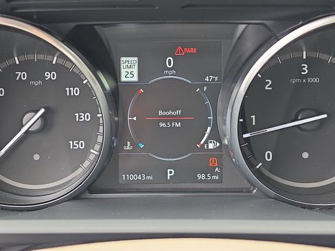 Used 2017 Land Rover Discovery HSE image 13