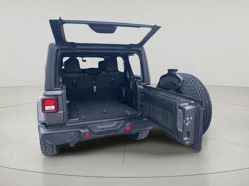 Used 2021 Jeep Wrangler Unlimited Sahara AWD/4WD image 11
