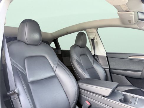 Used 2024 Tesla Model Y Long Range image 54