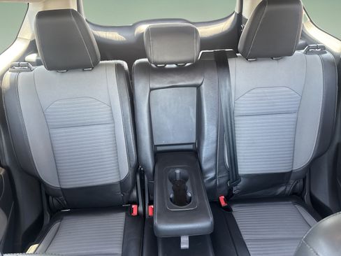 Used 2018 Ford Escape SE w/ SE Sport Appearance Package FWD image 19
