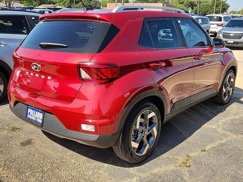 Used 2024 Hyundai Venue Limited FWD image 3