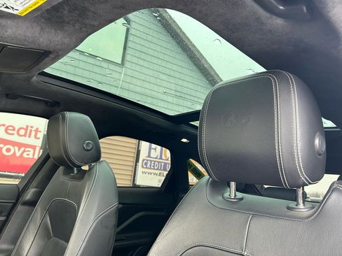Used 2019 Jaguar F-PACE S image 18