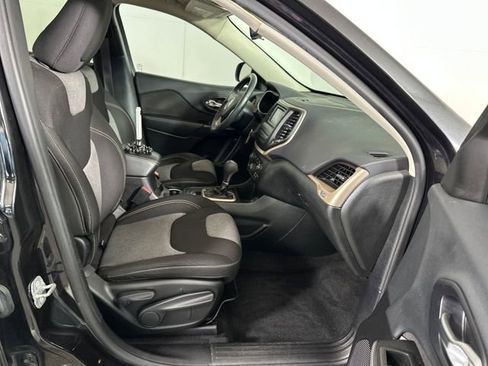 Used 2014 Jeep Cherokee Latitude image 28