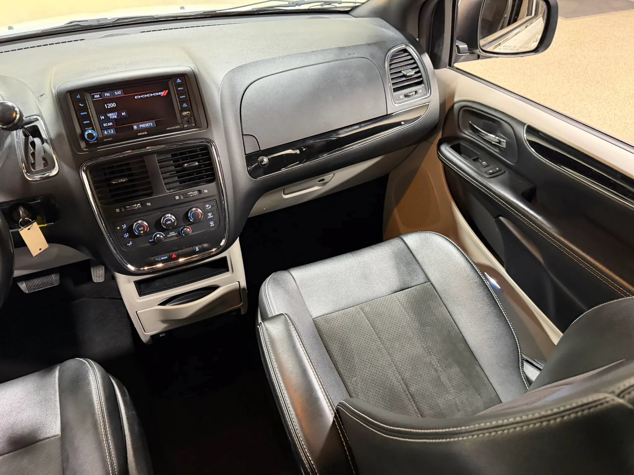 Used 2019 Dodge Grand Caravan SXT FWD image 53