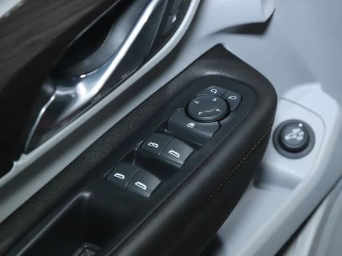 Used 2021 GMC Terrain SLT image 17