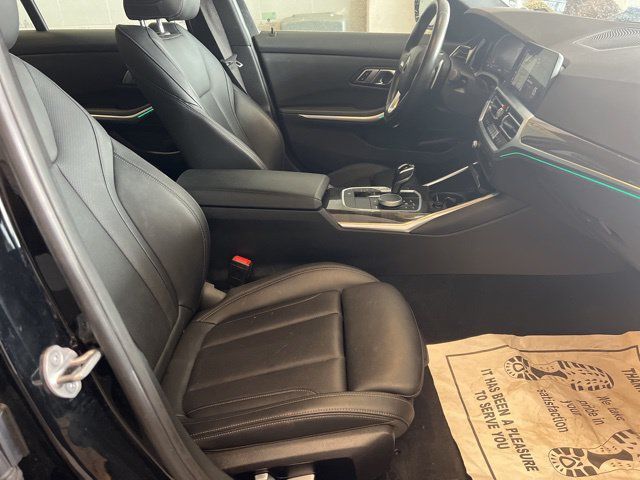 Used 2022 BMW 330i Sedan w/ Driving Assistance Package RWD image 5