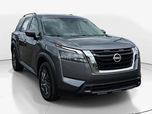 Used 2024 Nissan Pathfinder SV FWD image 3