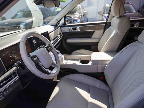 Used 2025 Hyundai Santa Fe SEL FWD image 18