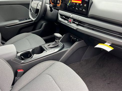 New 2025 Kia K4 LX image 17