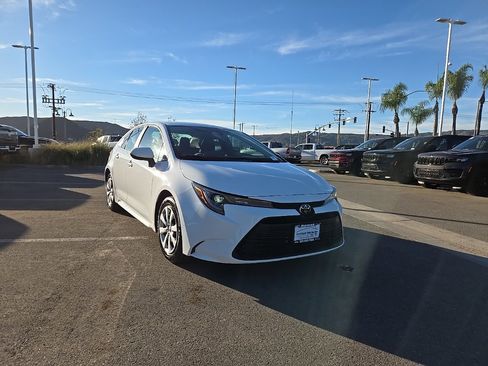 Used 2023 Toyota Corolla LE image 2