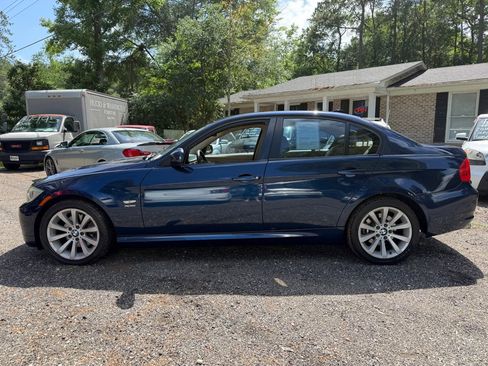 Used 2011 BMW 328i xDrive Sedan AWD/4WD image 3