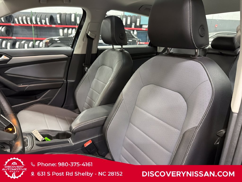 Used 2025 Volkswagen Jetta SE FWD image 15