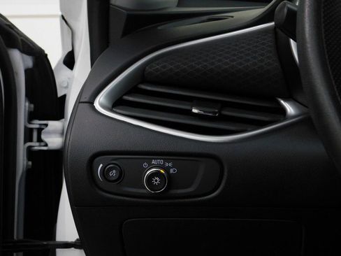 Used 2022 Chevrolet Malibu LT image 40