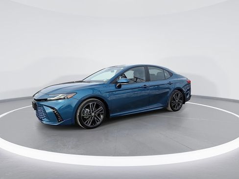 Used 2025 Toyota Camry XSE image 6