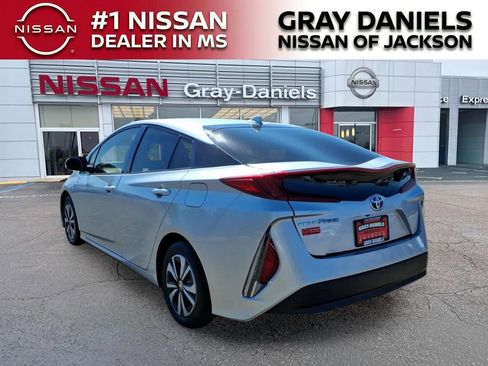 Used 2017 Toyota Prius Prime Premium image 5