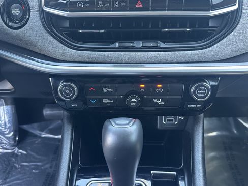 Used 2022 Jeep Compass Latitude AWD/4WD image 28