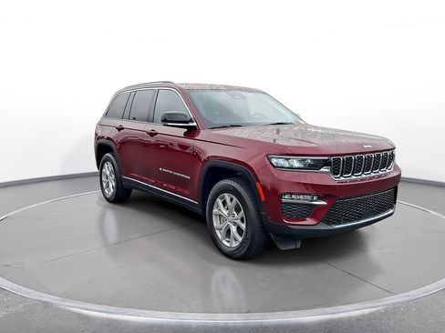 Used 2023 Jeep Grand Cherokee Limited w/ Luxury Tech Group II AWD/4WD image 2